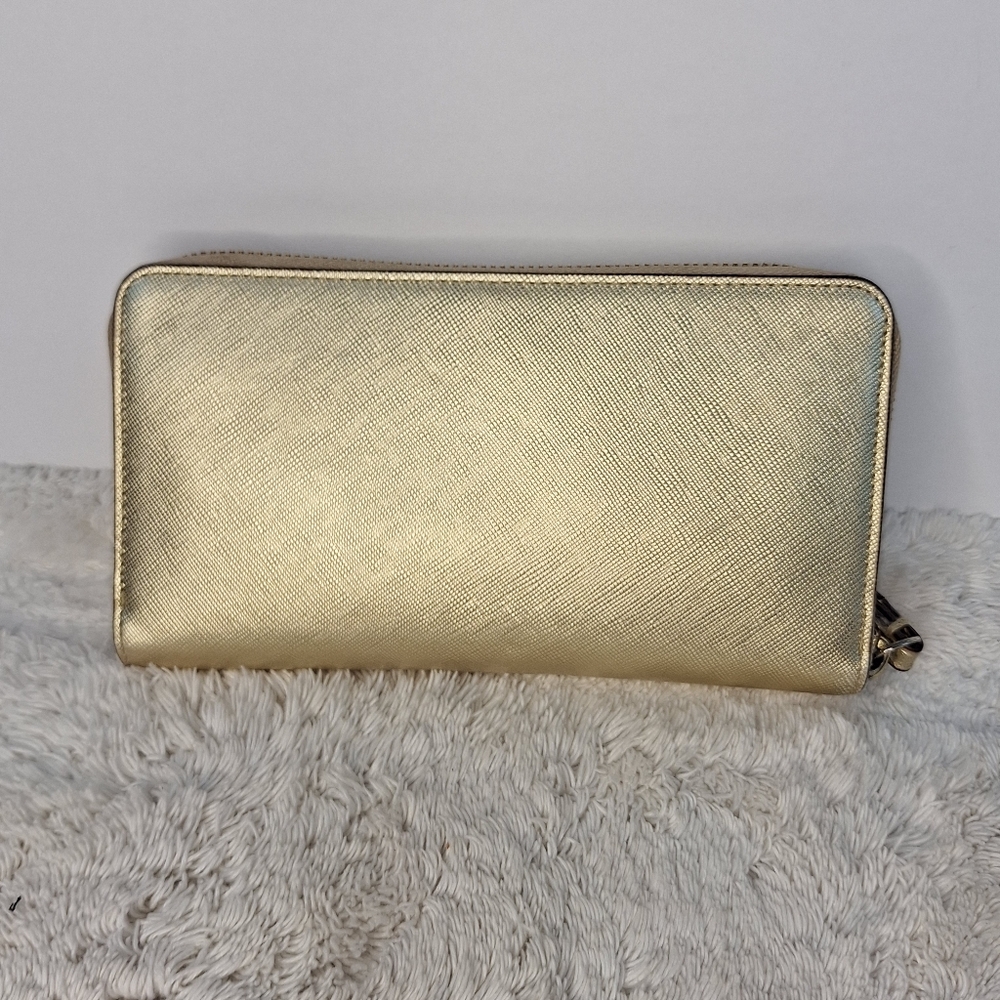 Kate Spade Gold Wallet. - Picture 7 of 9